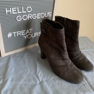 A2 by Aerosoles Gray Booties Size 8